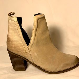 Women’s Diba True “Later On” bootie/Size 9/Color-natural stone